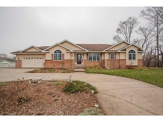 905 3rd St, Covington, IA 52324-9665