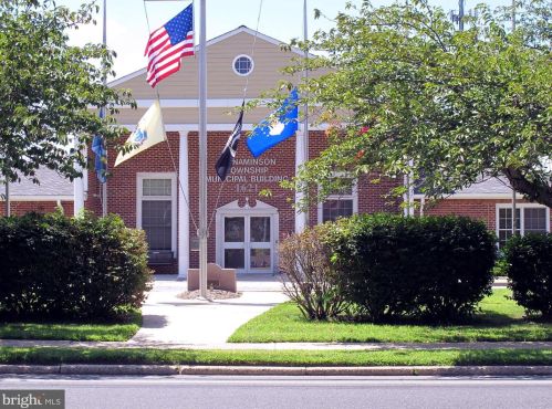 448 Willow Dr, Riverton NJ  08077-3420 exterior