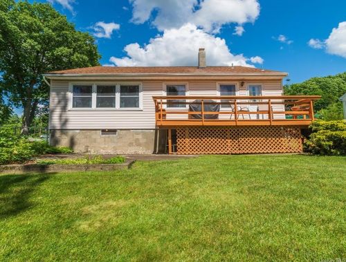 5 Sheldon Dr, Cornwall, NY 12518-1615