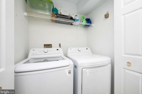 106 Alexander Rd, Beverly NJ  08010-3112 exterior