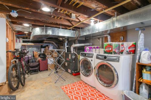 2219 Carpenter St, Philadelphia PA 19146-2517 exterior