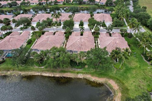 7907 Pine Island Way, West Palm Beach, FL 33411-5805