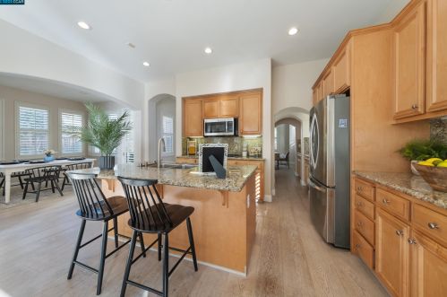 1733 Campanula Dr, San Ramon CA  94582-5155 exterior