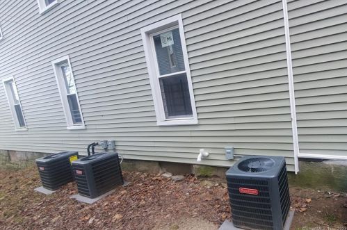 105 Easton Ave, Waterbury CT  06704-3032 exterior