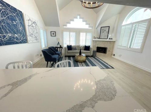 320 Rossmore Dr, Oxnard CA  93035-4465 exterior