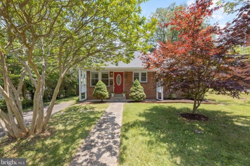 7039 Lee Park Ct, Falls Church, VA 22042-3937