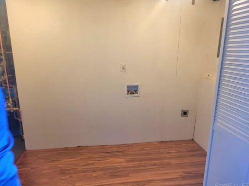 13 Clinton Hill Rd, Waterbury CT  06716-1010 exterior