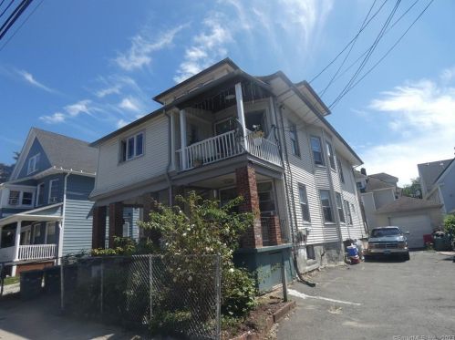 78 Vine St, Bridgeport, CT 06604-3042