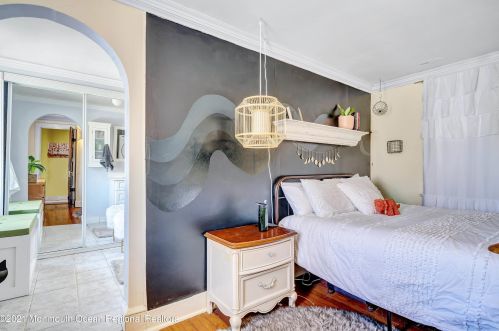 914 Central Ave, Tinton Falls NJ  07712-5735 exterior