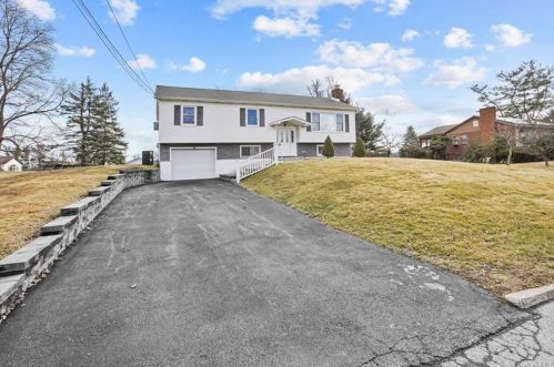 67 Scott Dr, New Hamburg, NY 12590-4826