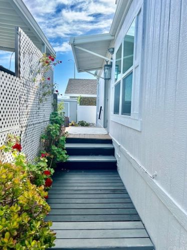 345 Mayflower Dr, Newport Beach, CA 92660-6163