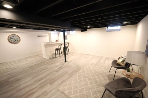 8310 Brentwood Ave, Milwaukee WI  53223-5533 exterior