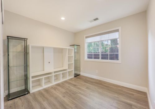 24494 Leona Dr, Hayward CA  94542-1010 exterior