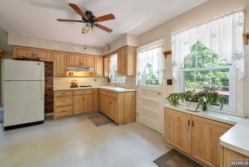 81 Mcnomee St, Oakland NJ  07436-2609 exterior