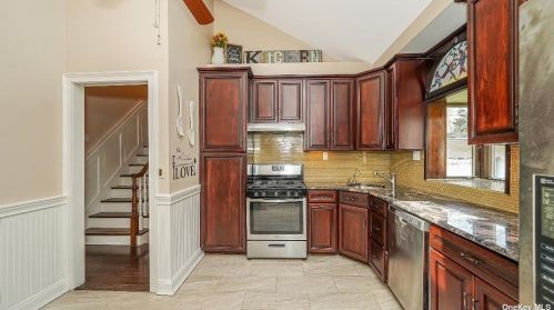 255 Maple St, Islip Manor NY  11751-4801 exterior