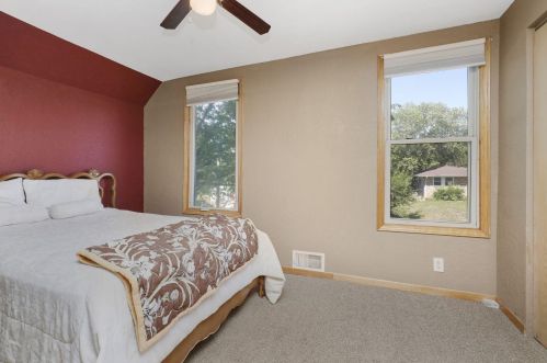 3236 James Ave, Minneapolis MN 55412-2442 exterior