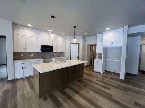 1105 Crescent Dr, Green Bay, WI 54313-1325