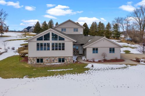 7525 Nenno Rd, Allenton, WI 53002-9528