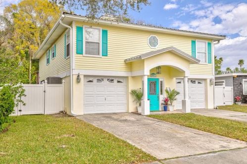 3526 Overlook Dr, Saint Petersburg, FL 33703-5538