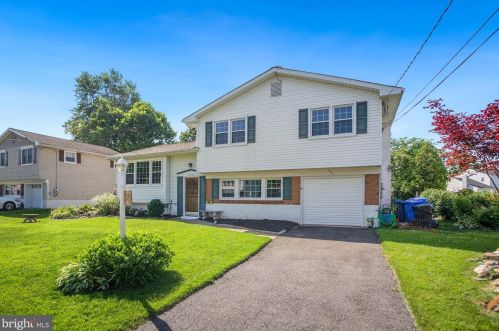 329 Arthur Dr, Beverly, NJ 08010-2103