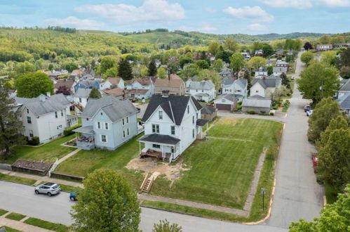 225 Station St, Mc Donald PA  15057-1137 exterior