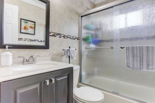 104 Clement Ave, Floral Park NY  11003-2704 exterior