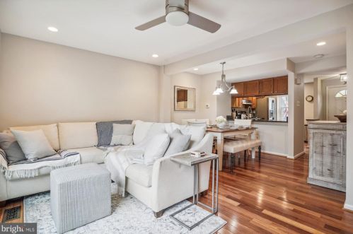 8518 Blue Rock Ln, Lorton VA  22079-3062 exterior