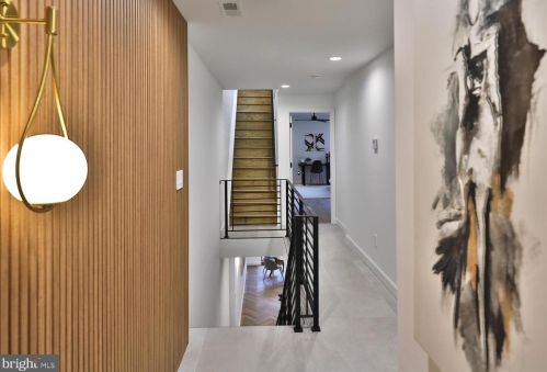 2037 Locust St, Philadelphia PA  19103-5613 exterior