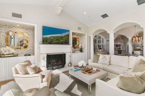 8 Rockshore Blf, Newport Beach CA  92657-2131 exterior