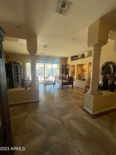 8215 Gardenia Ave, Glendale, AZ 85303-1813
