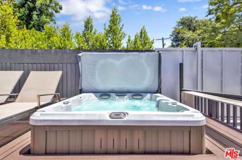 12202 Hartsook St, North Hollywood CA  91601-3961 exterior