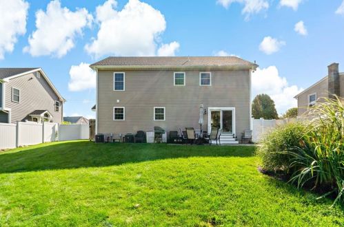 41 Orlando Dr, South Kingstown RI  02882-4416 exterior