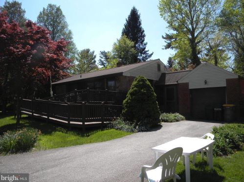 2 Woodcroft Ln, Wilmington, DE 19810-2826