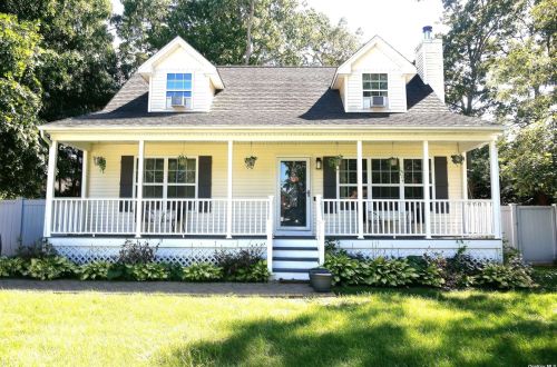 166 Hampton Ave, Manor Park, NY 11950-4002