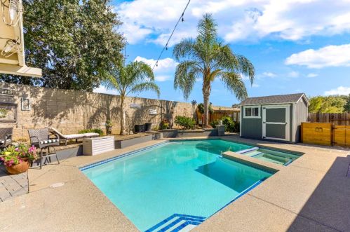 9901 Falcon Meadow Dr, Elk Grove CA 95624-2761 exterior