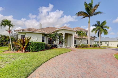 160 Meade Cir, Fort Pierce, FL 34953-3563