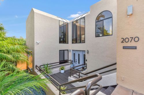 2070 Illion St, San Diego, CA 92110-1233