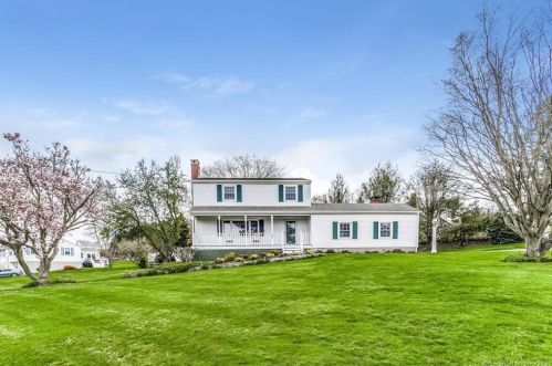 176 Phoenix Dr, Groton, CT 06340-2477