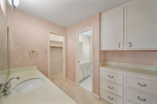 2926 Dominique Dr, Galveston TX 77551-1572 exterior