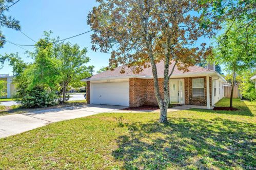 1916 Summer Hills Ln, Fort Walton Beach FL  32547-7036 exterior