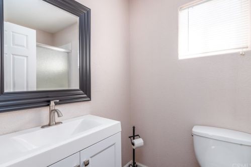 315 33rd St, Newport Beach CA  92663-3131 exterior