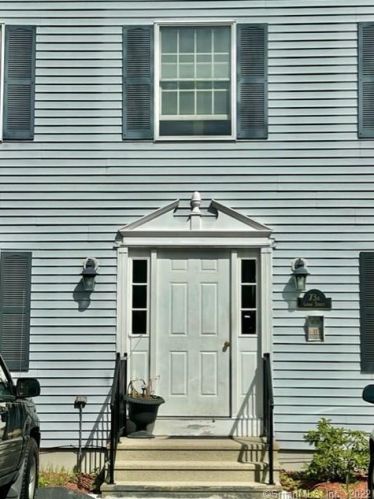 73 Cedar St, Norwich, CT 06360-4400