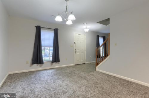 512 Woodthrush Ct, Harrisburg PA  17110-4024 exterior
