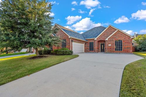 1017 Linden Dr, Burleson, TX 76028-8401