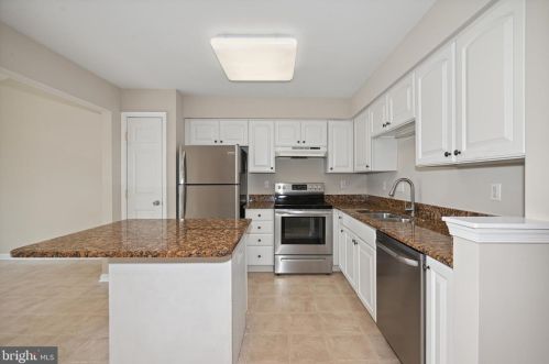 132 Cambridge Ct, West Deptford NJ  08096-6884 exterior