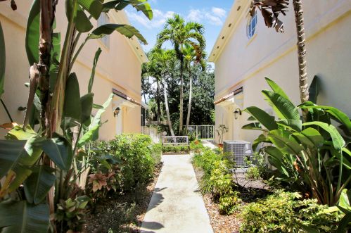 2007 Tigris Dr, West Palm Beach, FL 33411-5761