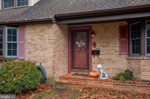 1210 Hillside Blvd, Wilmington, DE 19803-4212