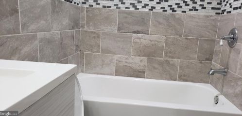 850 Longshore Ave, Philadelphia PA  19111-4423 exterior
