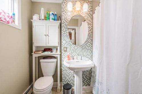 48 Ctr St, United States Coast Guard Ac CT  06320-5344 exterior