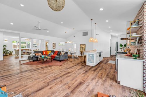 1111 Bethany Home Rd, Phoenix AZ  85014-2229 exterior